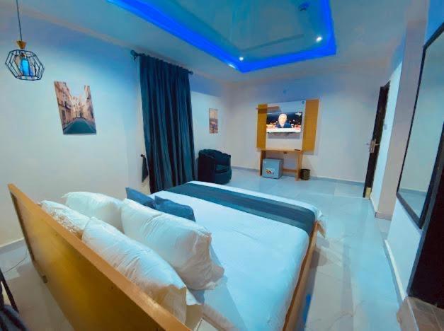 West Wing Hotel Lagos Esterno foto