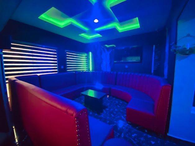 West Wing Hotel Lagos Esterno foto