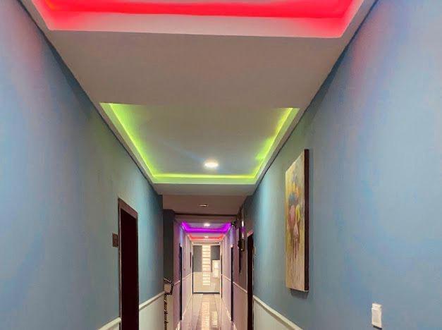 West Wing Hotel Lagos Esterno foto