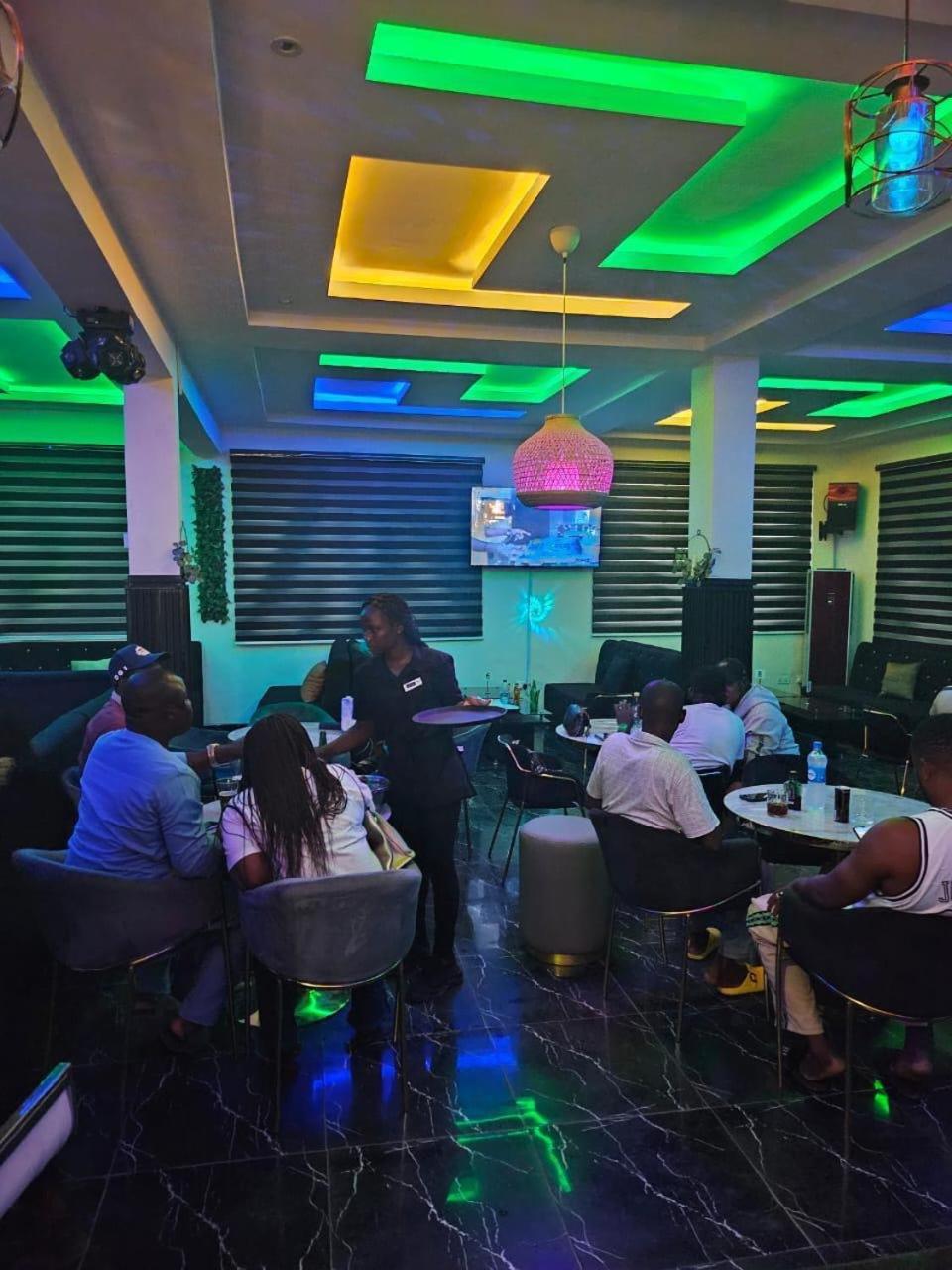 West Wing Hotel Lagos Esterno foto